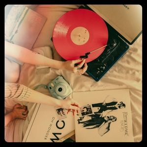 (ISO)LOOKING FOR VINYL RECORDS